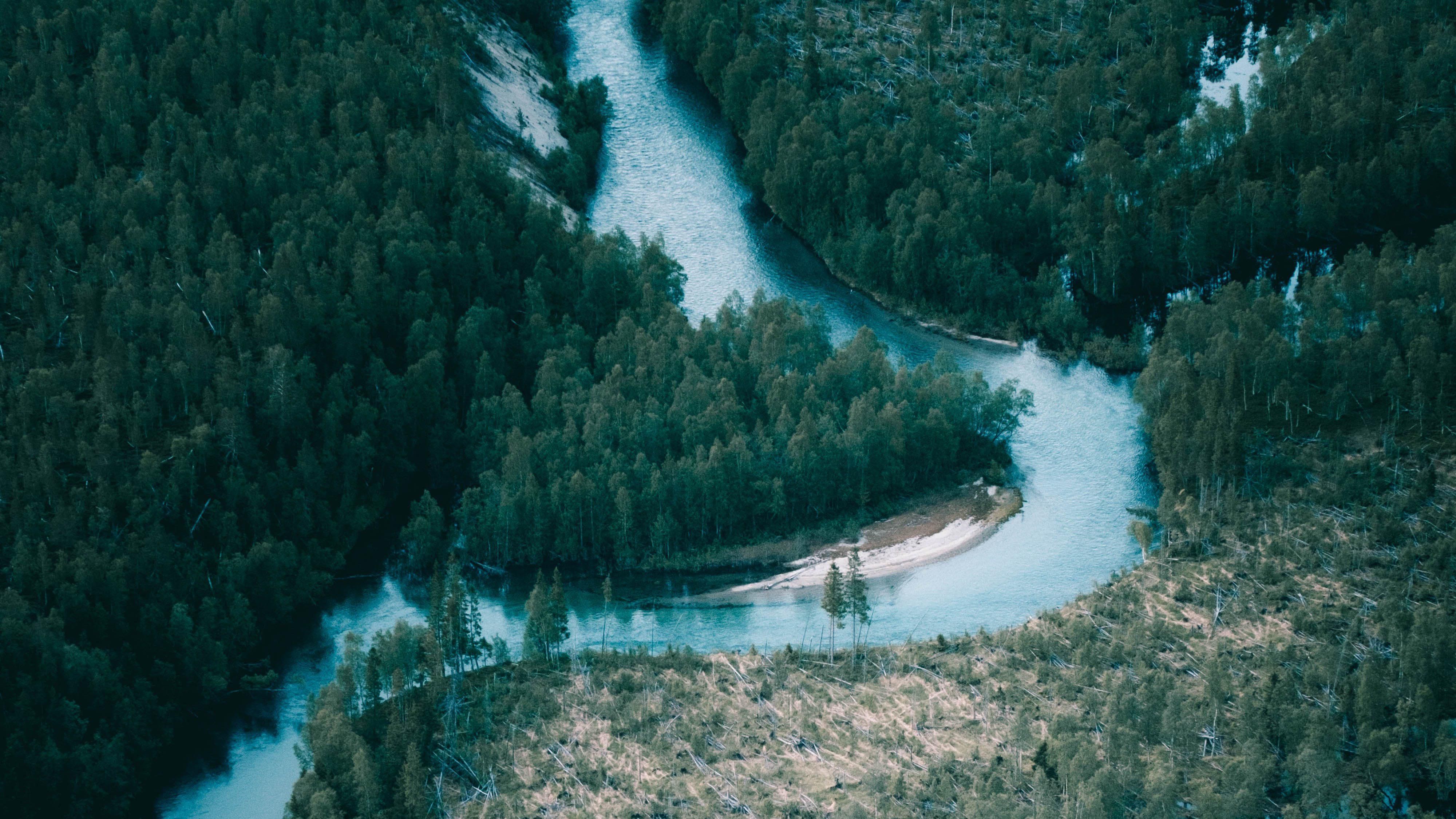 Photo of meandering river 16x9 20%